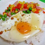 簡単！(^^)目玉焼き＆ミックスベジタブルの丼♪